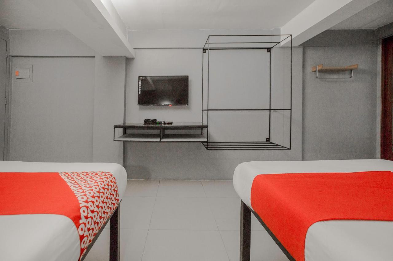 Super Oyo 134 The Bedstation Hotel Mandaluyong Bagian luar foto