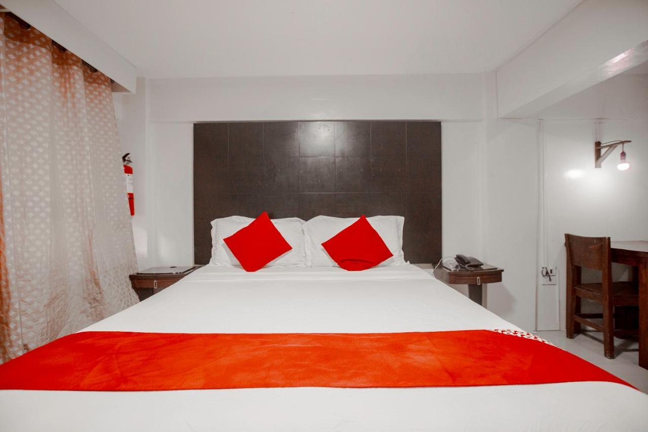 Super Oyo 134 The Bedstation Hotel Mandaluyong Bagian luar foto